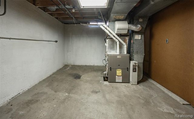 29243 Lloyd Drive, Warren, MI 48092