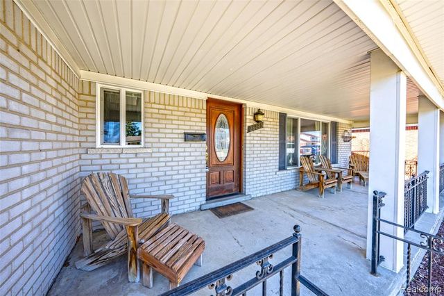 29243 Lloyd Drive, Warren, MI 48092