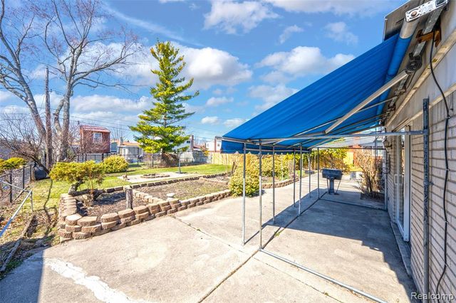 29243 Lloyd Drive, Warren, MI 48092