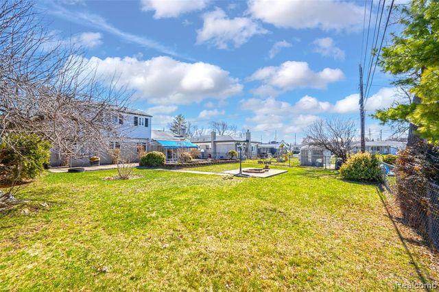 29243 Lloyd Drive, Warren, MI 48092