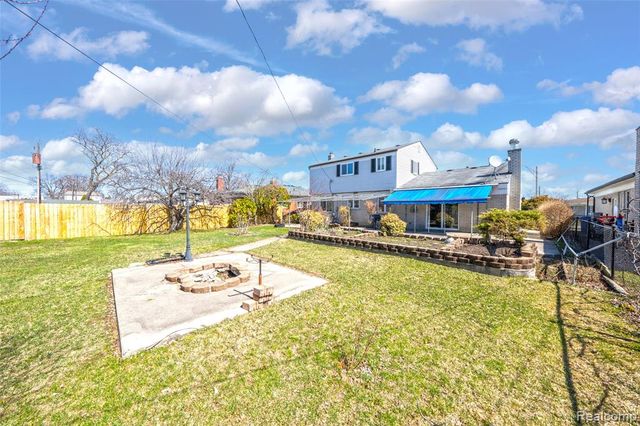 29243 Lloyd Drive, Warren, MI 48092