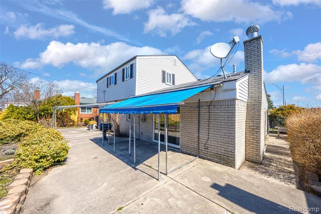 29243 Lloyd Drive, Warren, MI 48092