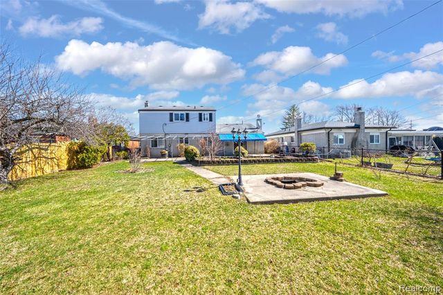 29243 Lloyd Drive, Warren, MI 48092