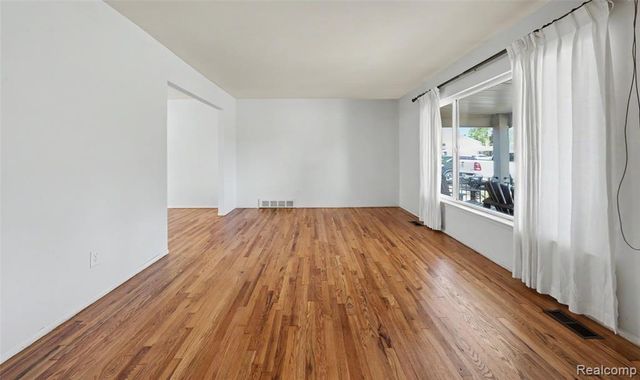 29243 Lloyd Drive, Warren, MI 48092