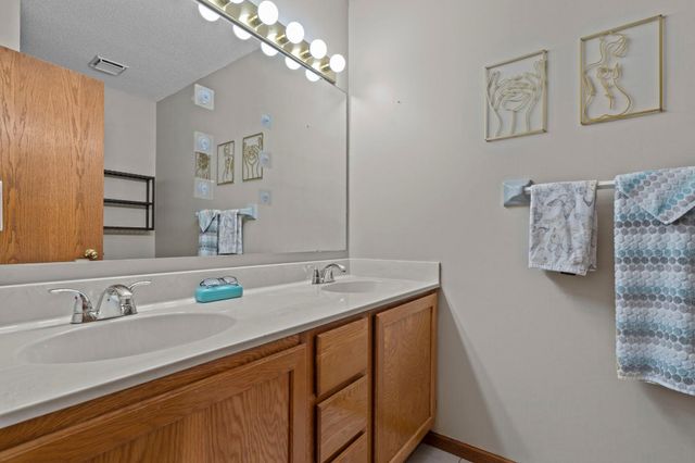7291 Bren Lane, Eden Prairie, MN 55346