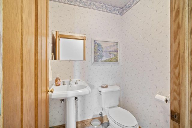 W304N2470 Maple AVENUE, Pewaukee, WI 53072