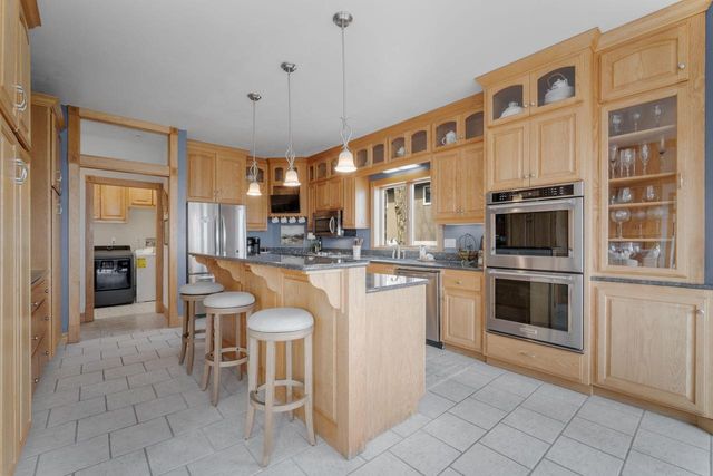 W304N2470 Maple AVENUE, Pewaukee, WI 53072