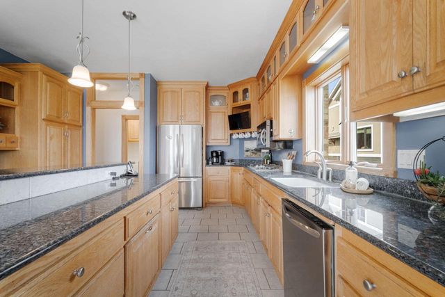 W304N2470 Maple AVENUE, Pewaukee, WI 53072