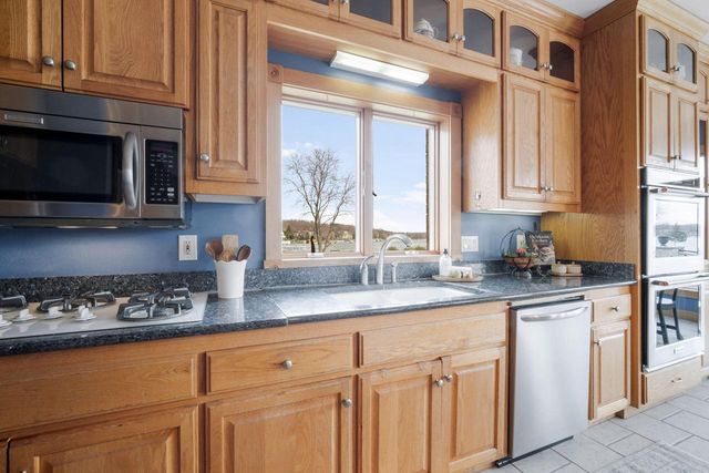 W304N2470 Maple AVENUE, Pewaukee, WI 53072