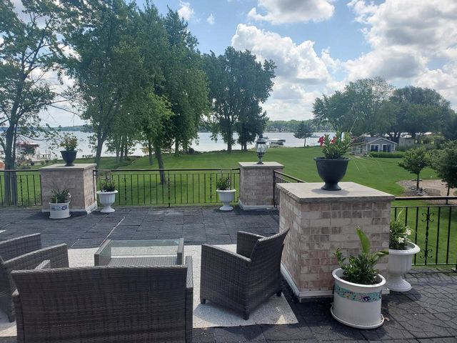 W304N2470 Maple AVENUE, Pewaukee, WI 53072