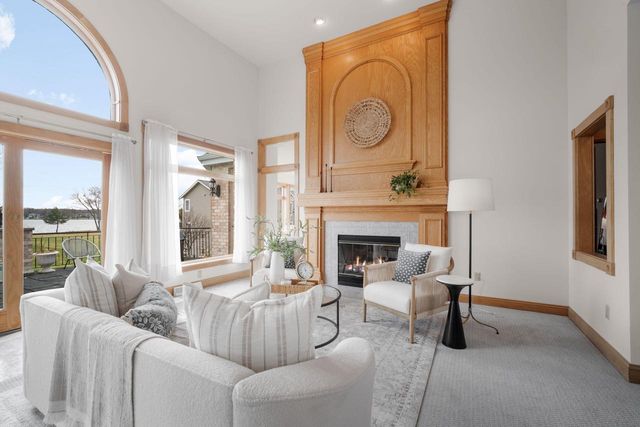 W304N2470 Maple AVENUE, Pewaukee, WI 53072