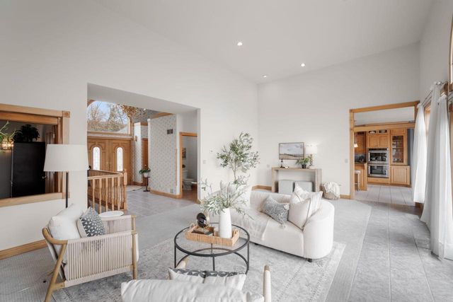 W304N2470 Maple AVENUE, Pewaukee, WI 53072
