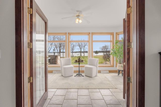 W304N2470 Maple AVENUE, Pewaukee, WI 53072