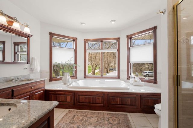 W304N2470 Maple AVENUE, Pewaukee, WI 53072