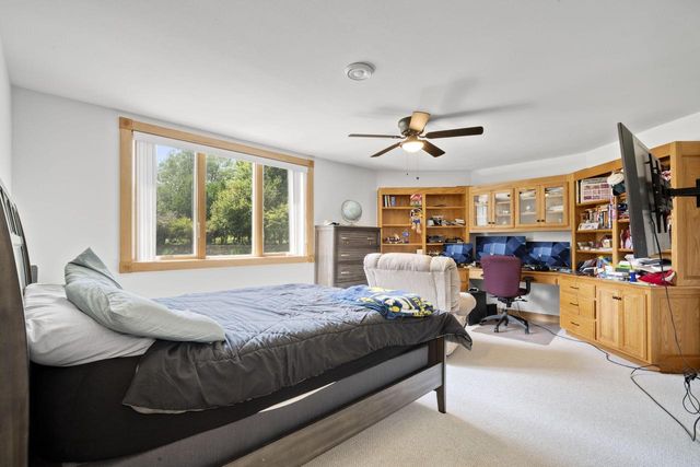 W304N2470 Maple AVENUE, Pewaukee, WI 53072