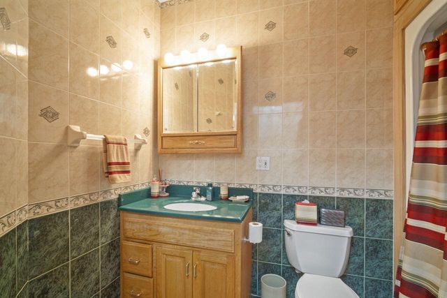 W304N2470 Maple AVENUE, Pewaukee, WI 53072