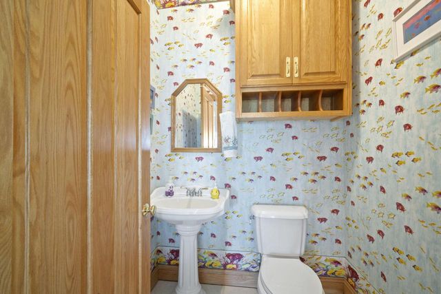 W304N2470 Maple AVENUE, Pewaukee, WI 53072