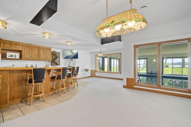 W304N2470 Maple AVENUE, Pewaukee, WI 53072