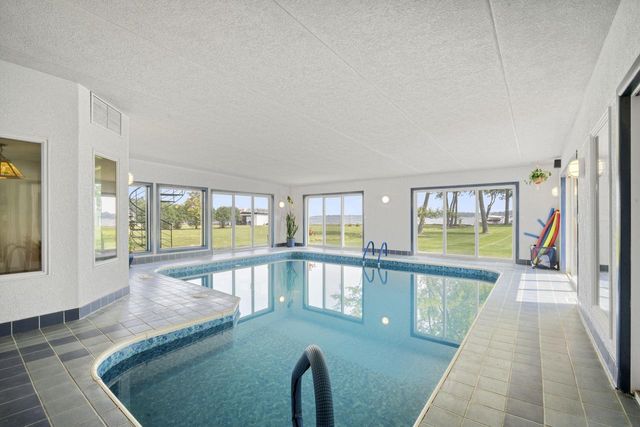 W304N2470 Maple AVENUE, Pewaukee, WI 53072