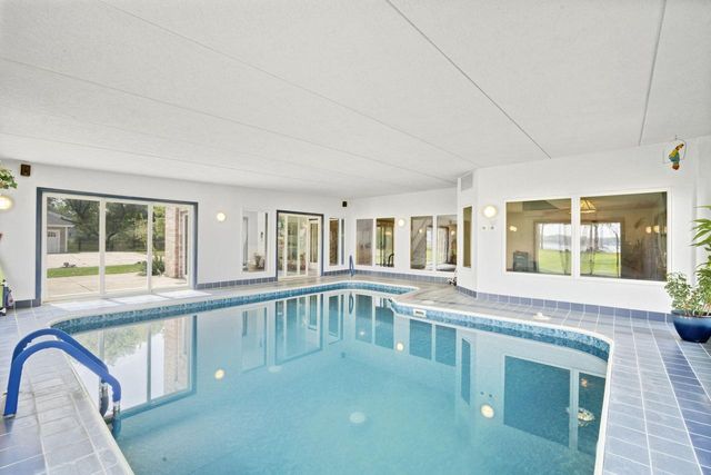 W304N2470 Maple AVENUE, Pewaukee, WI 53072