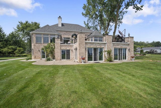 W304N2470 Maple AVENUE, Pewaukee, WI 53072