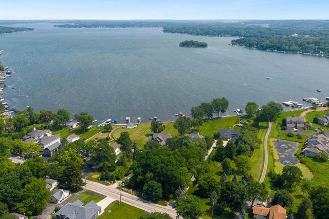 W304N2470 Maple AVENUE, Pewaukee, WI 53072