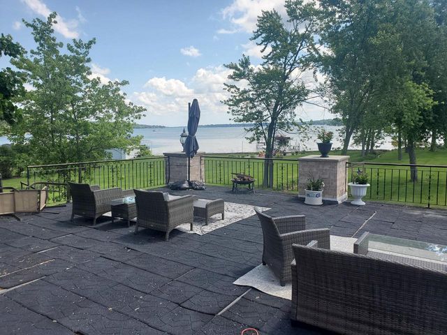 W304N2470 Maple AVENUE, Pewaukee, WI 53072