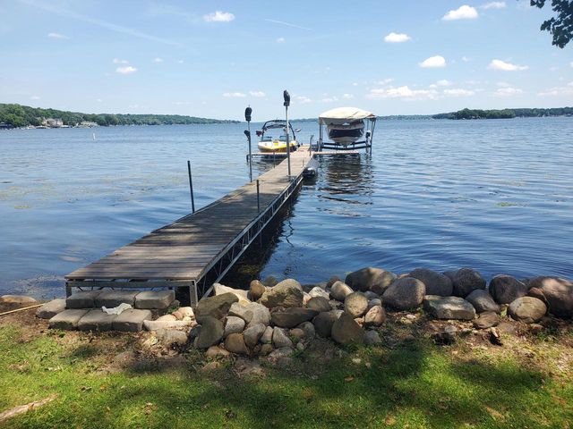 W304N2470 Maple AVENUE, Pewaukee, WI 53072