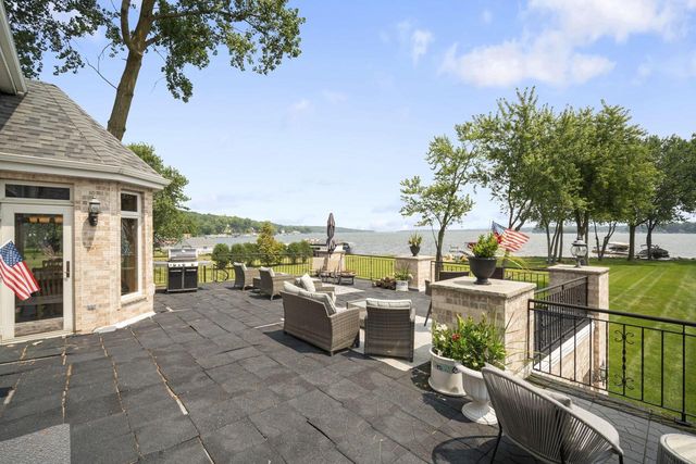 W304N2470 Maple AVENUE, Pewaukee, WI 53072