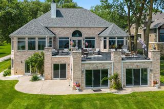 W304N2470 Maple AVENUE, Pewaukee, WI 53072