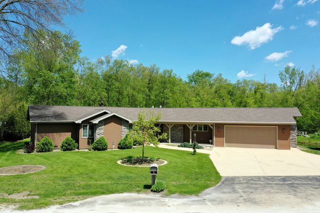 27 Birchwood Lane, St. Anne, IL 60964