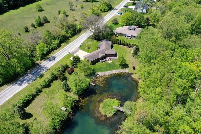 27 Birchwood Lane, St. Anne, IL 60964