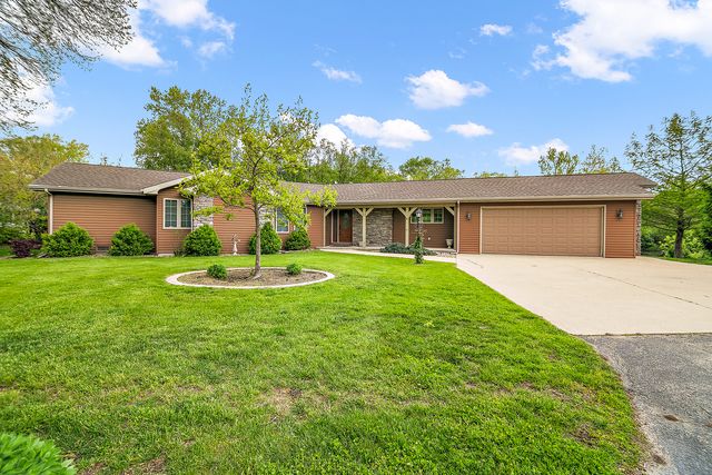 27 Birchwood Lane, St. Anne, IL 60964