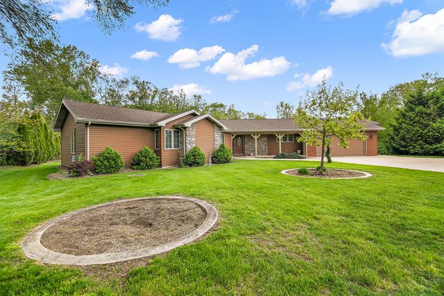 27 Birchwood Lane, St. Anne, IL 60964