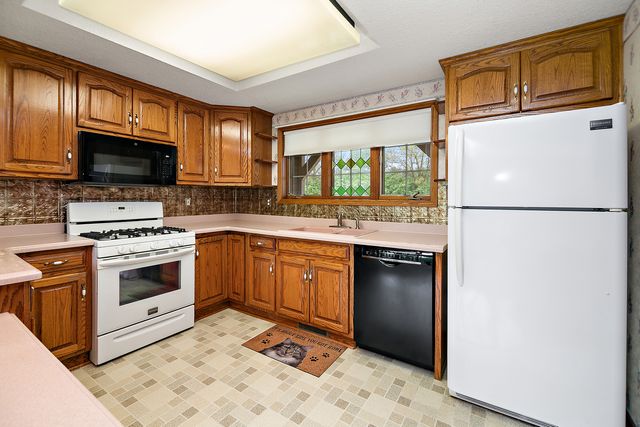 27 Birchwood Lane, St. Anne, IL 60964