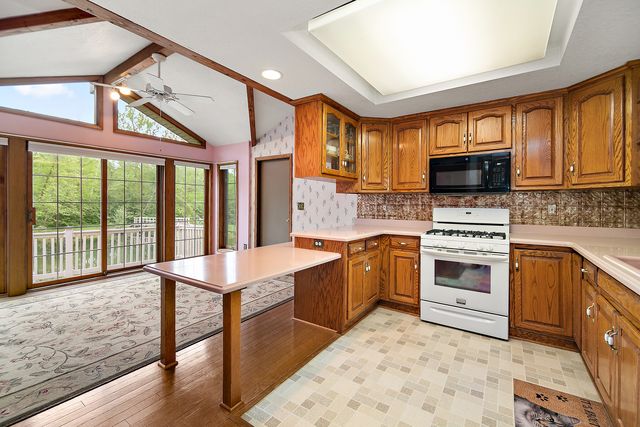27 Birchwood Lane, St. Anne, IL 60964