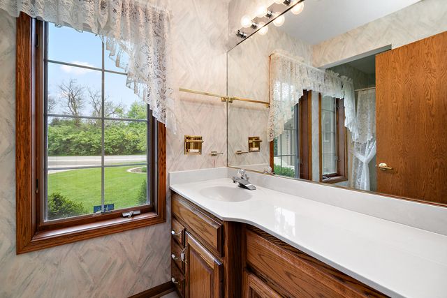 27 Birchwood Lane, St. Anne, IL 60964