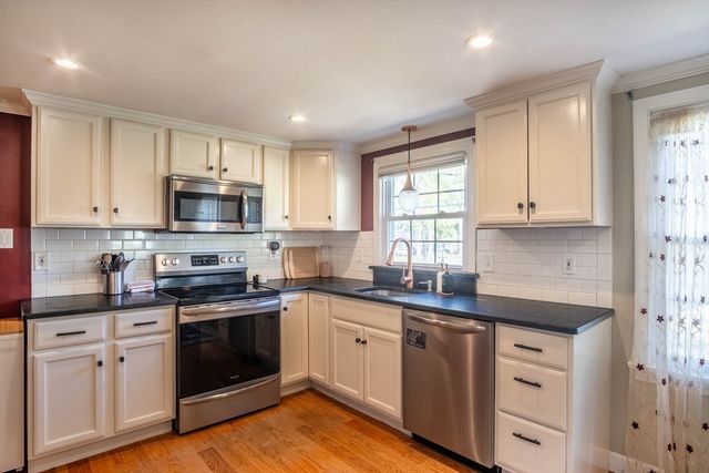 535 Converse St, Longmeadow, MA 01106