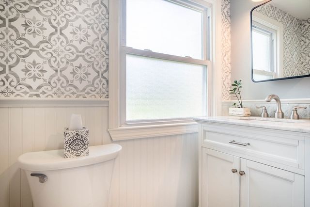 535 Converse St, Longmeadow, MA 01106
