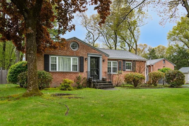 535 Converse St, Longmeadow, MA 01106