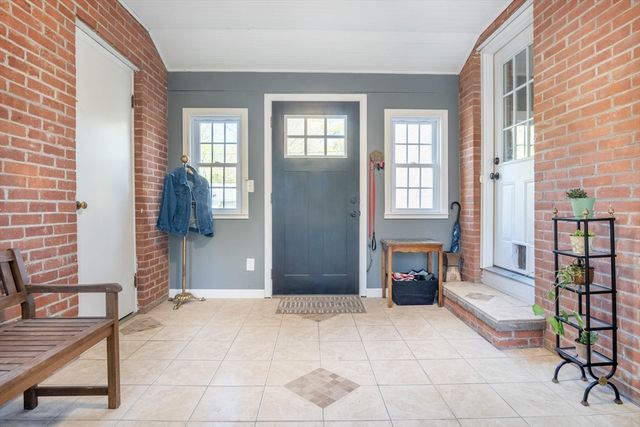 535 Converse St, Longmeadow, MA 01106