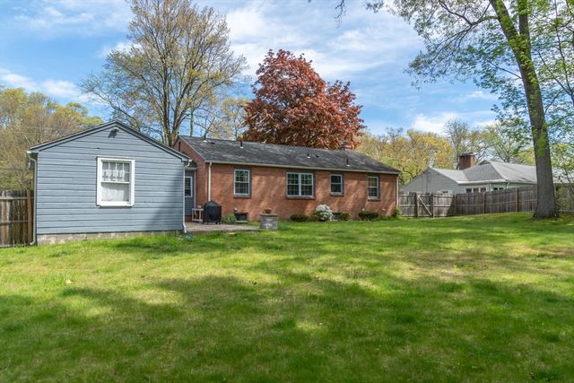 535 Converse St, Longmeadow, MA 01106