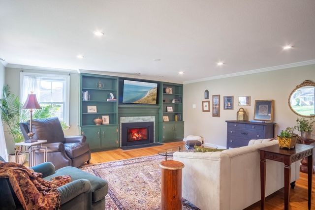 535 Converse St, Longmeadow, MA 01106