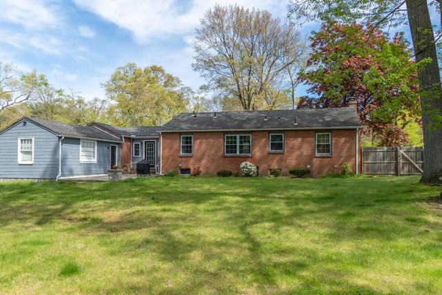 535 Converse St, Longmeadow, MA 01106