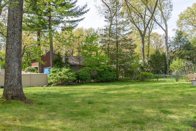 535 Converse St, Longmeadow, MA 01106