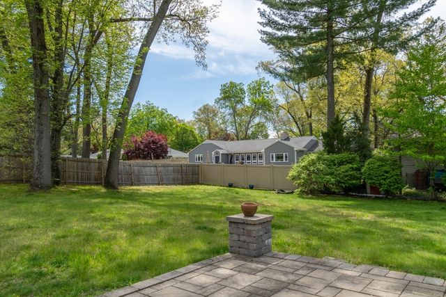 535 Converse St, Longmeadow, MA 01106
