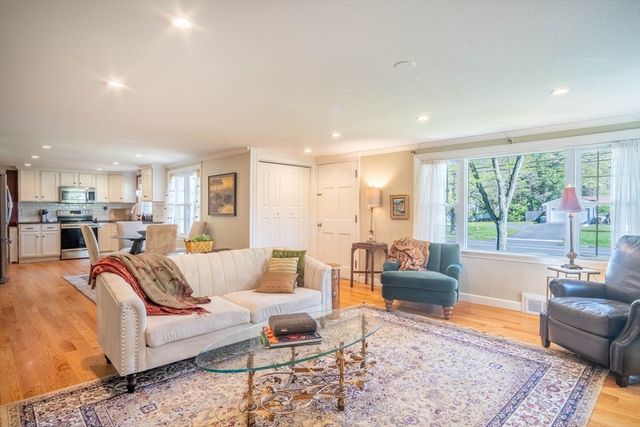 535 Converse St, Longmeadow, MA 01106