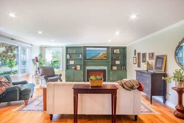 535 Converse St, Longmeadow, MA 01106