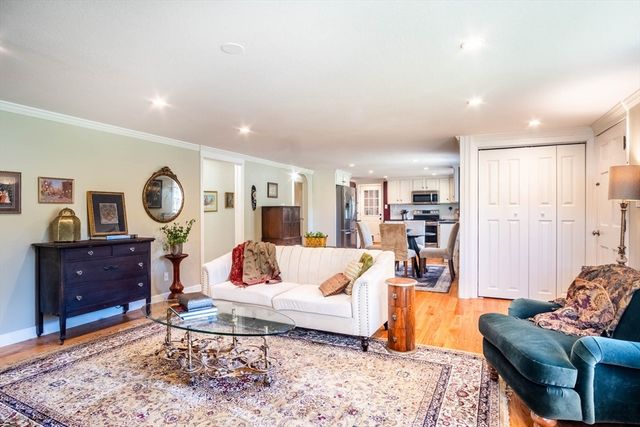 535 Converse St, Longmeadow, MA 01106