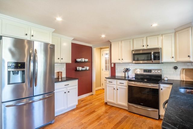 535 Converse St, Longmeadow, MA 01106